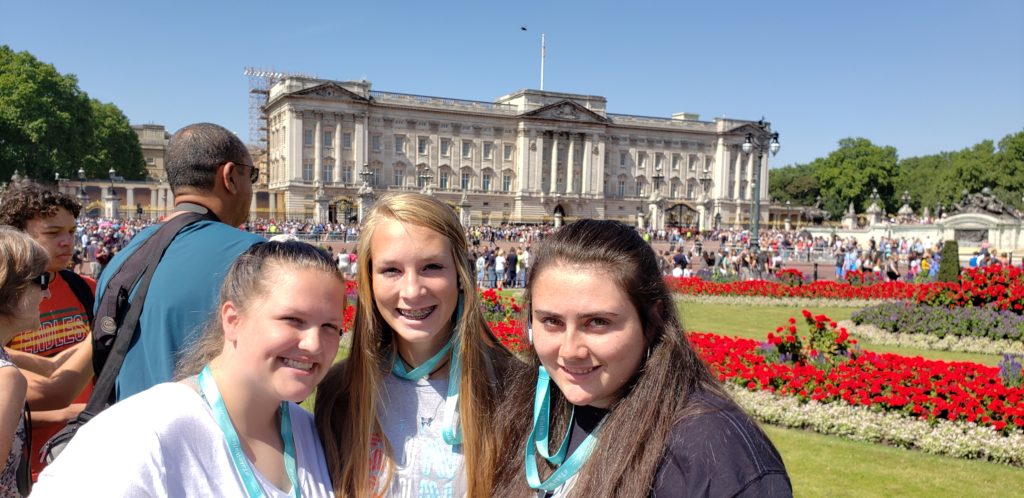 The girls in front of Buckingham Palace, London, England, Summer Three-city tour